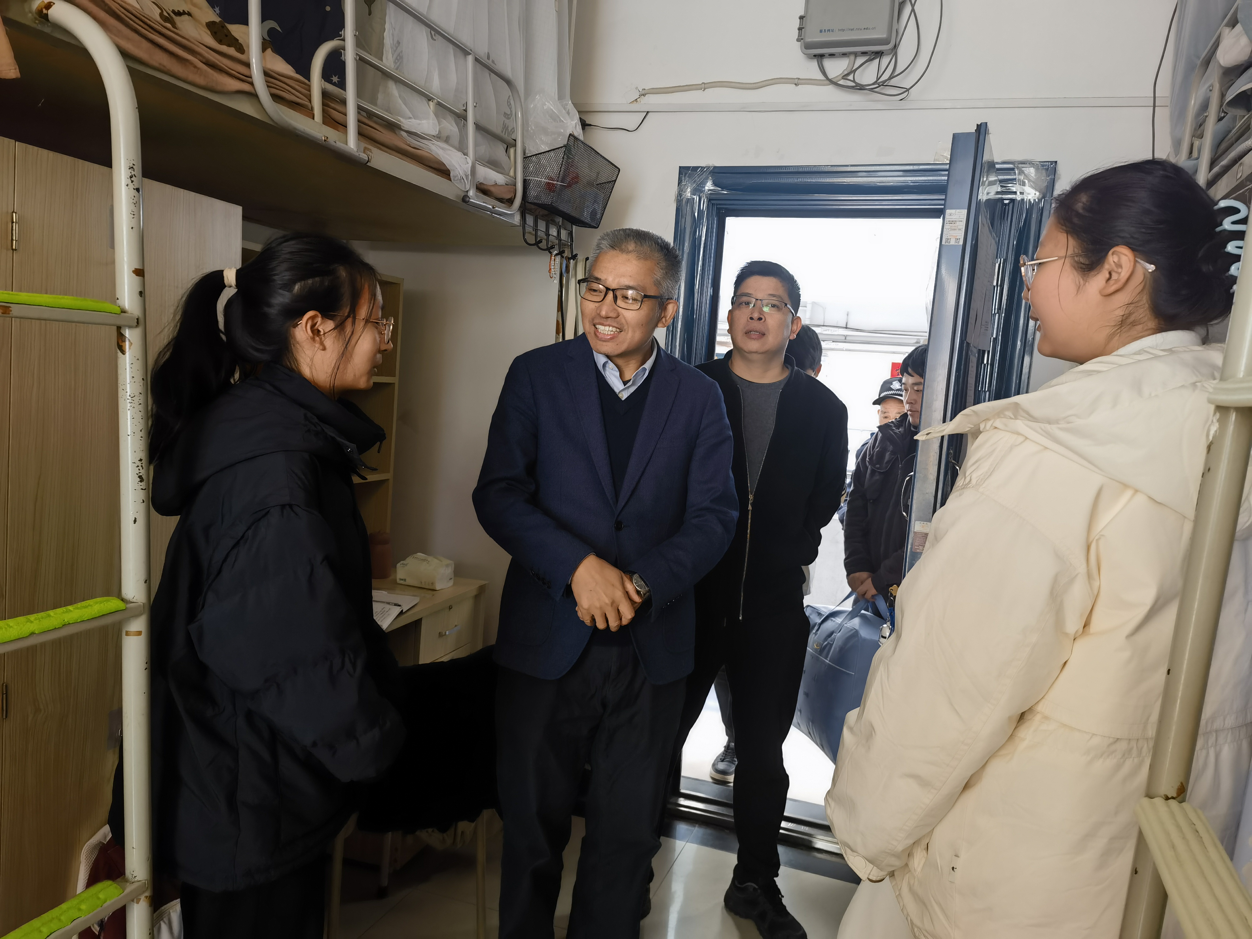 f122e520dbb64e5d8b04c55043052126.jpg a8cbfa570787fb8388afa4c20adfd90.jpg